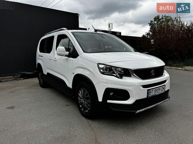 Белый Пежо Rifter, объемом двигателя 1.5 л и пробегом 99 тыс. км за 25500 $, фото 1 на Automoto.ua