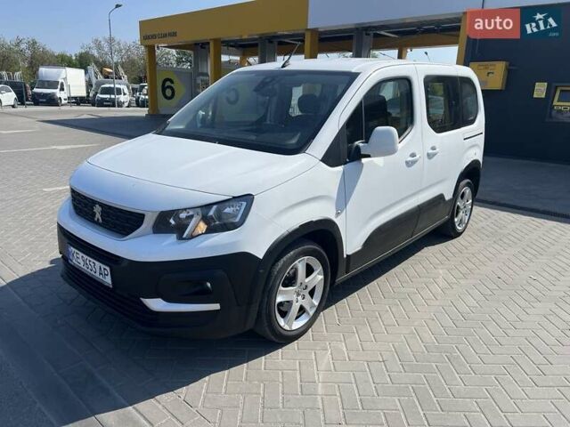 Белый Пежо Rifter, объемом двигателя 1.5 л и пробегом 206 тыс. км за 15500 $, фото 1 на Automoto.ua