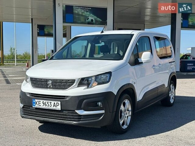 Белый Пежо Rifter, объемом двигателя 1.5 л и пробегом 207 тыс. км за 15499 $, фото 1 на Automoto.ua