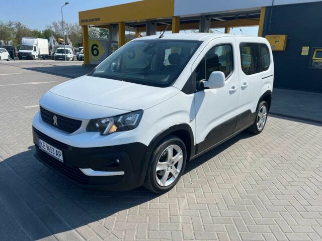 Белый Пежо Rifter, объемом двигателя 1.5 л и пробегом 206 тыс. км за 15500 $, фото 1 на Automoto.ua