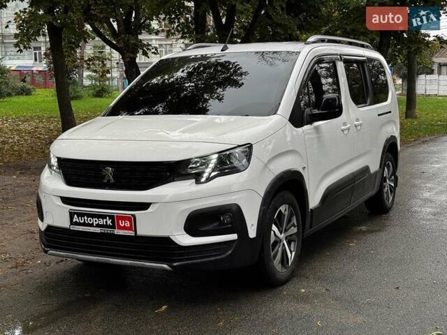 Белый Пежо Rifter, объемом двигателя 1.5 л и пробегом 168 тыс. км за 19890 $, фото 1 на Automoto.ua