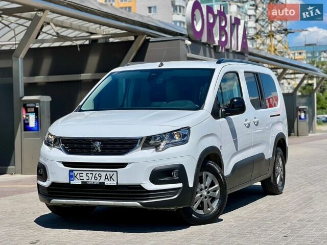 Белый Пежо Rifter, объемом двигателя 1.5 л и пробегом 2 тыс. км за 23999 $, фото 1 на Automoto.ua