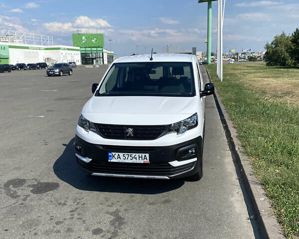 Белый Пежо Rifter, объемом двигателя 1.5 л и пробегом 15 тыс. км за 25000 $, фото 1 на Automoto.ua