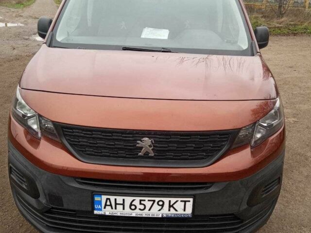 Коричневый Пежо Rifter, объемом двигателя 1.6 л и пробегом 50 тыс. км за 18000 $, фото 1 на Automoto.ua