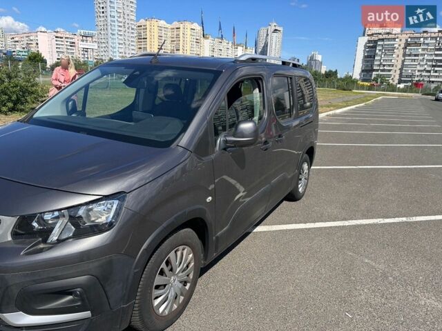 Серый Пежо Rifter, объемом двигателя 1.56 л и пробегом 50 тыс. км за 18500 $, фото 1 на Automoto.ua