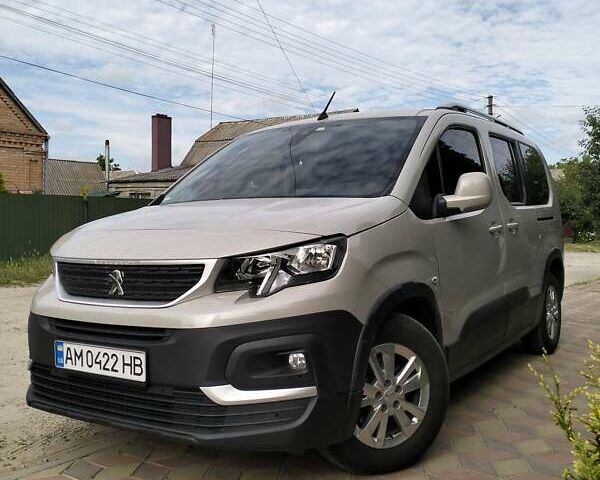 Серый Пежо Rifter, объемом двигателя 1.5 л и пробегом 114 тыс. км за 21200 $, фото 1 на Automoto.ua