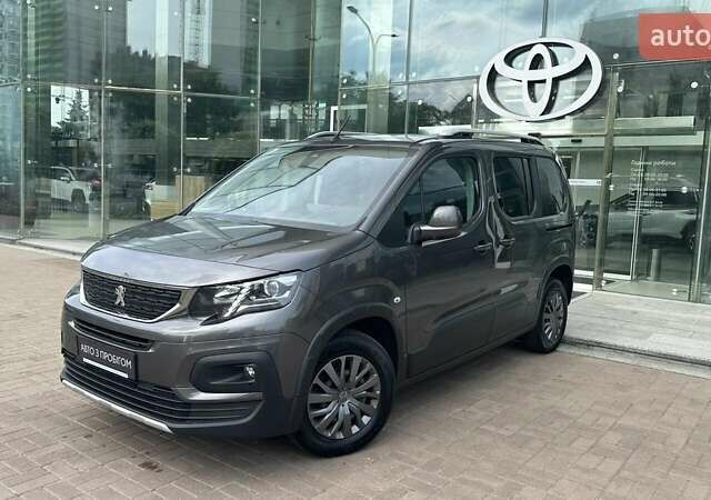 Серый Пежо Rifter, объемом двигателя 1.56 л и пробегом 112 тыс. км за 20582 $, фото 1 на Automoto.ua