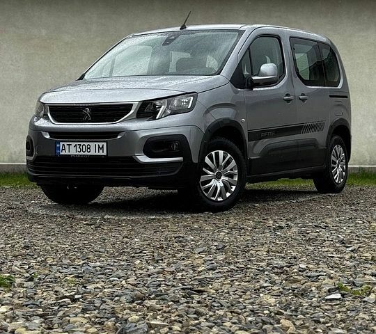 Серый Пежо Rifter, объемом двигателя 1.5 л и пробегом 197 тыс. км за 15999 $, фото 1 на Automoto.ua