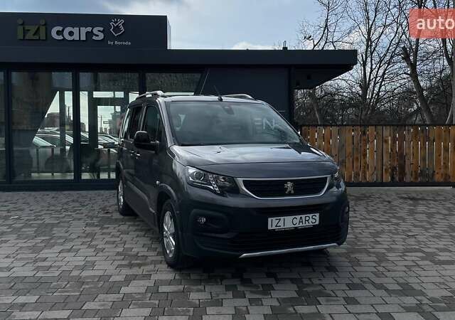 Серый Пежо Rifter, объемом двигателя 0 л и пробегом 28 тыс. км за 19900 $, фото 1 на Automoto.ua