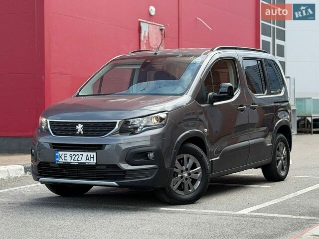 Серый Пежо Rifter, объемом двигателя 1.5 л и пробегом 10 тыс. км за 24900 $, фото 1 на Automoto.ua