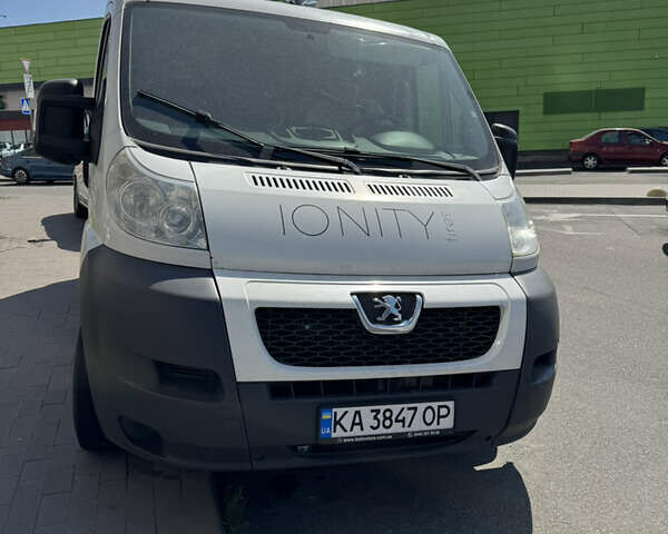 Белый Пежо Boxer, объемом двигателя 2.2 л и пробегом 350 тыс. км за 6500 $, фото 1 на Automoto.ua