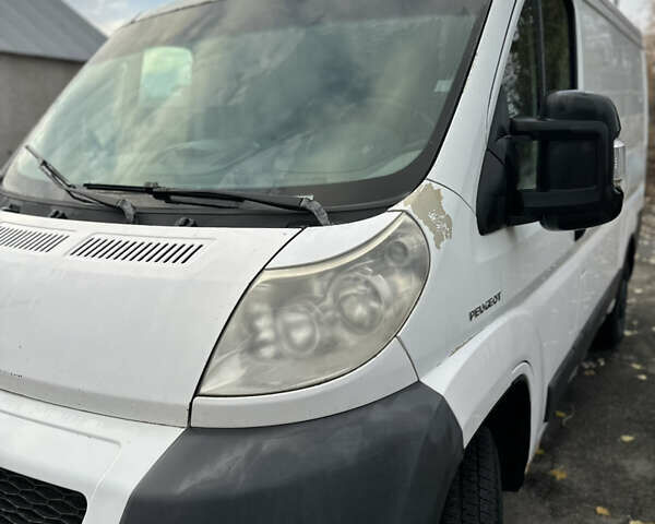 Белый Пежо Boxer, объемом двигателя 2.2 л и пробегом 260 тыс. км за 3500 $, фото 1 на Automoto.ua