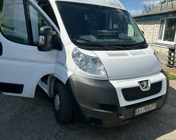 Белый Пежо Boxer, объемом двигателя 2.2 л и пробегом 400 тыс. км за 7500 $, фото 1 на Automoto.ua