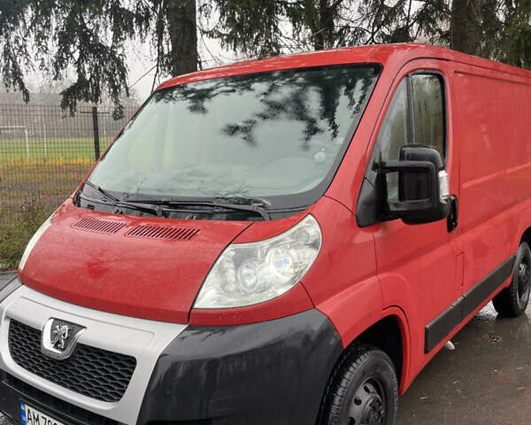 Красный Пежо Boxer, объемом двигателя 2.2 л и пробегом 310 тыс. км за 6700 $, фото 1 на Automoto.ua