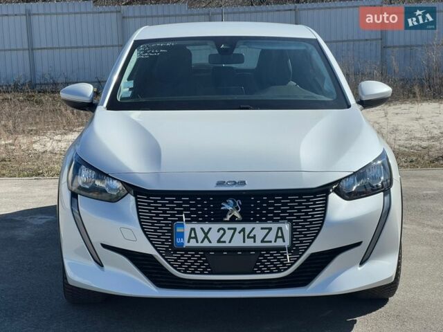 Белый Пежо e-208, объемом двигателя 0 л и пробегом 38 тыс. км за 13500 $, фото 1 на Automoto.ua
