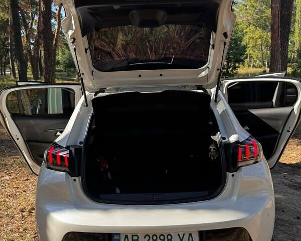 Белый Пежо e-208, объемом двигателя 0 л и пробегом 51 тыс. км за 17200 $, фото 1 на Automoto.ua
