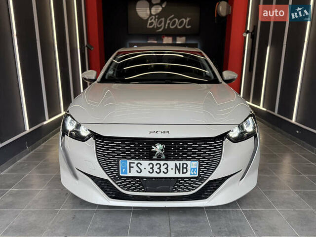 Белый Пежо e-208, объемом двигателя 0 л и пробегом 17 тыс. км за 14500 $, фото 1 на Automoto.ua