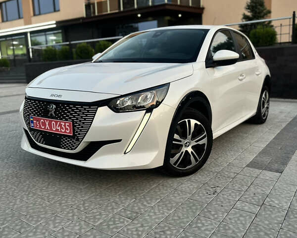 Белый Пежо e-208, объемом двигателя 0 л и пробегом 64 тыс. км за 12900 $, фото 1 на Automoto.ua