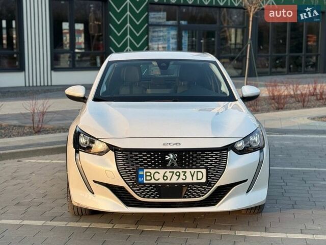 Белый Пежо e-208, объемом двигателя 0 л и пробегом 64 тыс. км за 13150 $, фото 1 на Automoto.ua