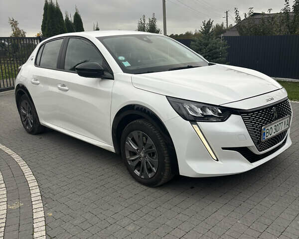 Белый Пежо e-208, объемом двигателя 0 л и пробегом 19 тыс. км за 14500 $, фото 1 на Automoto.ua