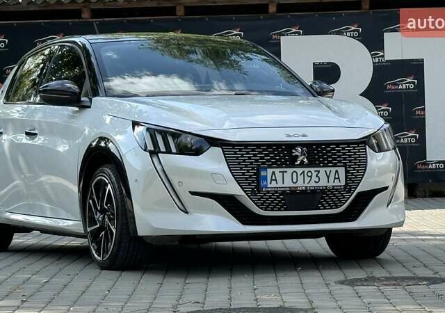 Белый Пежо e-208, объемом двигателя 0 л и пробегом 45 тыс. км за 16500 $, фото 1 на Automoto.ua