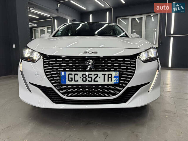 Белый Пежо e-208, объемом двигателя 0 л и пробегом 97 тыс. км за 13500 $, фото 1 на Automoto.ua
