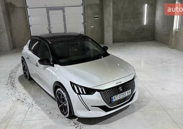 Белый Пежо e-208, объемом двигателя 0 л и пробегом 52 тыс. км за 14300 $, фото 1 на Automoto.ua