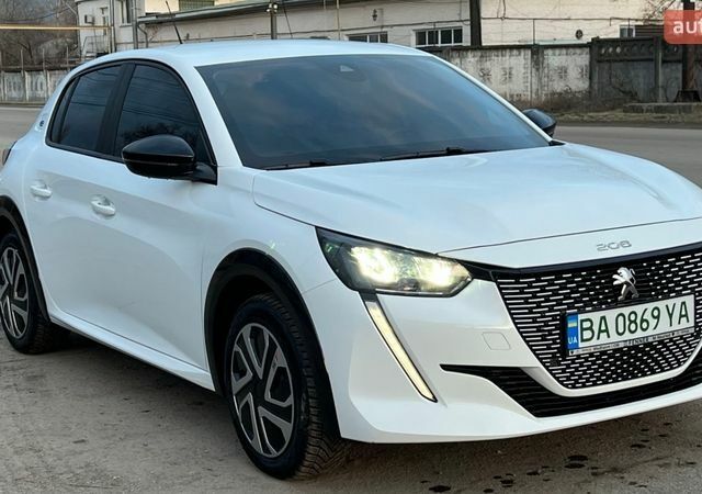 Белый Пежо e-208, объемом двигателя 0 л и пробегом 14 тыс. км за 16400 $, фото 1 на Automoto.ua