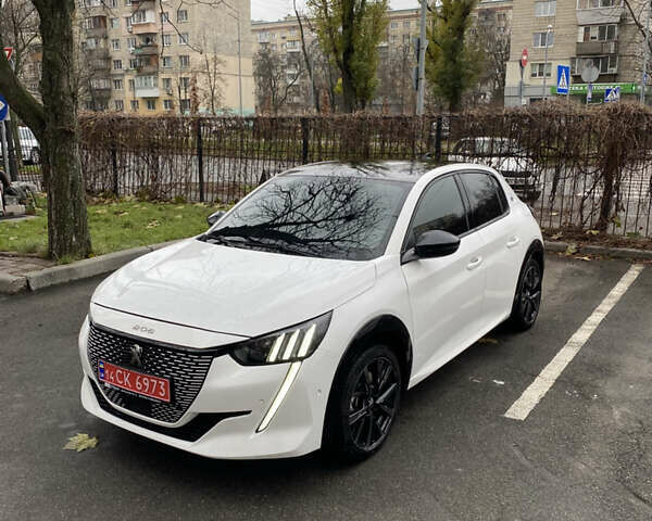 Білий Пежо e-208, об'ємом двигуна 0 л та пробігом 6 тис. км за 15700 $, фото 1 на Automoto.ua