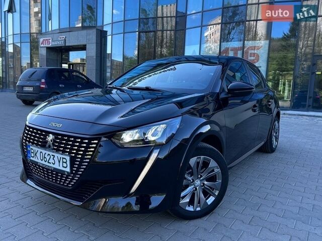 Черный Пежо e-208, объемом двигателя 0 л и пробегом 35 тыс. км за 15800 $, фото 1 на Automoto.ua