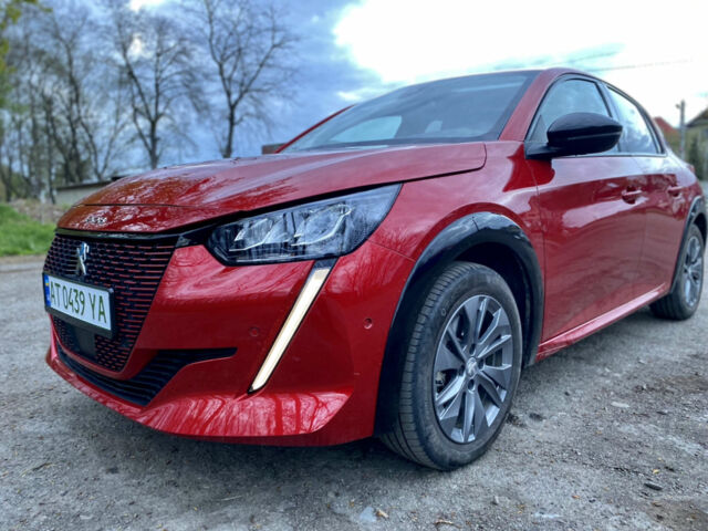 Красный Пежо e-208, объемом двигателя 0 л и пробегом 35 тыс. км за 14500 $, фото 1 на Automoto.ua