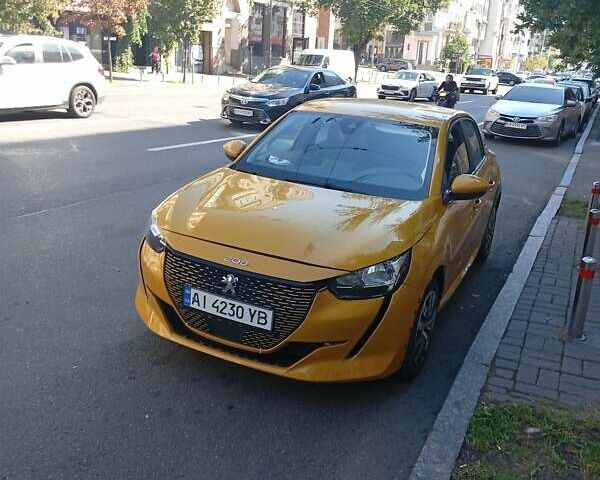 Желтый Пежо e-208, объемом двигателя 0 л и пробегом 89 тыс. км за 11300 $, фото 1 на Automoto.ua