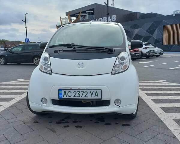 Белый Пежо иOн, объемом двигателя 0 л и пробегом 96 тыс. км за 4500 $, фото 1 на Automoto.ua