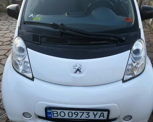 Білий Пежо iOн, об'ємом двигуна 0 л та пробігом 60 тис. км за 4100 $, фото 1 на Automoto.ua