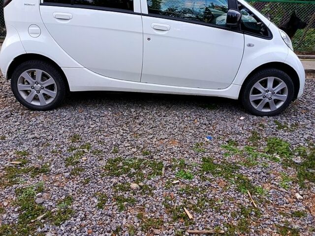 Белый Пежо иOн, объемом двигателя 0 л и пробегом 127 тыс. км за 4200 $, фото 1 на Automoto.ua