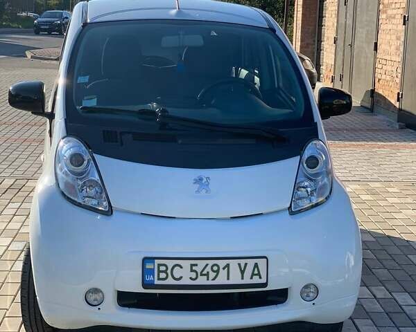 Білий Пежо iOн, об'ємом двигуна 0 л та пробігом 61 тис. км за 5000 $, фото 1 на Automoto.ua