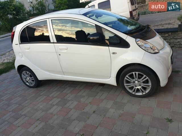 Белый Пежо иOн, объемом двигателя 0 л и пробегом 122 тыс. км за 4500 $, фото 1 на Automoto.ua