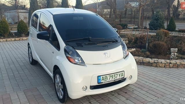 Білий Пежо iOн, об'ємом двигуна 0 л та пробігом 130 тис. км за 3700 $, фото 1 на Automoto.ua