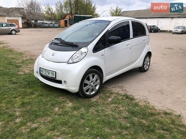 Белый Пежо иOн, объемом двигателя 0 л и пробегом 70 тыс. км за 5000 $, фото 1 на Automoto.ua