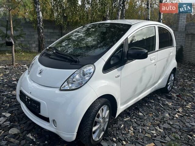 Белый Пежо иOн, объемом двигателя 0 л и пробегом 110 тыс. км за 4900 $, фото 1 на Automoto.ua