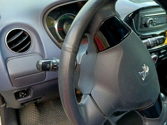 Белый Пежо иOн, объемом двигателя 0 л и пробегом 127 тыс. км за 4200 $, фото 1 на Automoto.ua