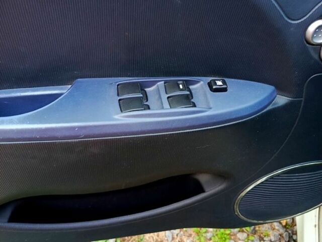 Білий Пежо iOн, об'ємом двигуна 0 л та пробігом 127 тис. км за 4200 $, фото 1 на Automoto.ua