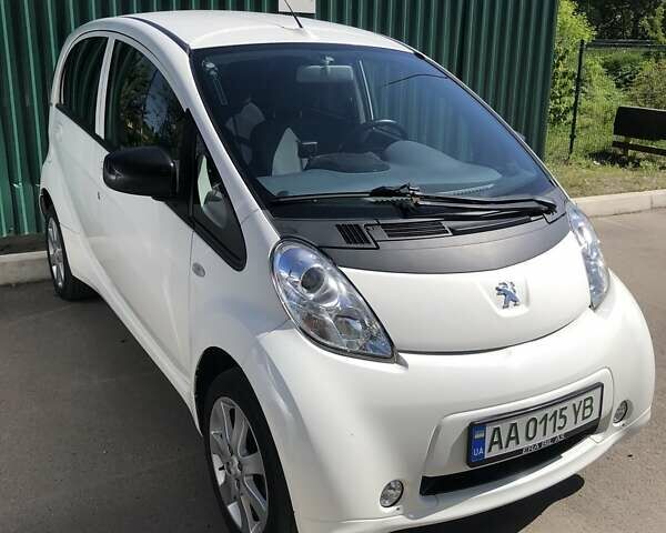 Білий Пежо iOн, об'ємом двигуна 0 л та пробігом 80 тис. км за 4899 $, фото 1 на Automoto.ua