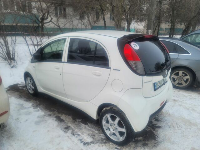 Белый Пежо иOн, объемом двигателя 0 л и пробегом 81 тыс. км за 5500 $, фото 1 на Automoto.ua