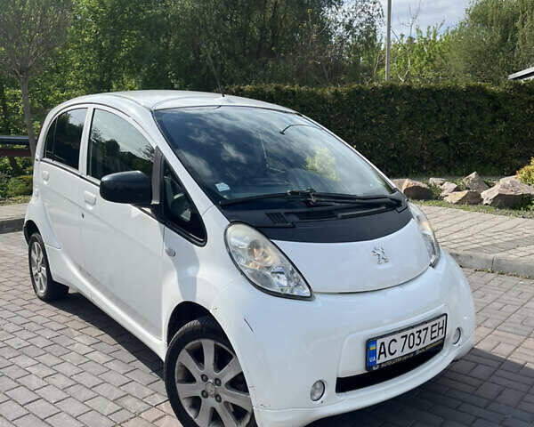 Белый Пежо иOн, объемом двигателя 0 л и пробегом 80 тыс. км за 3700 $, фото 1 на Automoto.ua