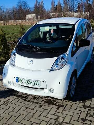 Білий Пежо iOн, об'ємом двигуна 0 л та пробігом 30 тис. км за 6800 $, фото 1 на Automoto.ua