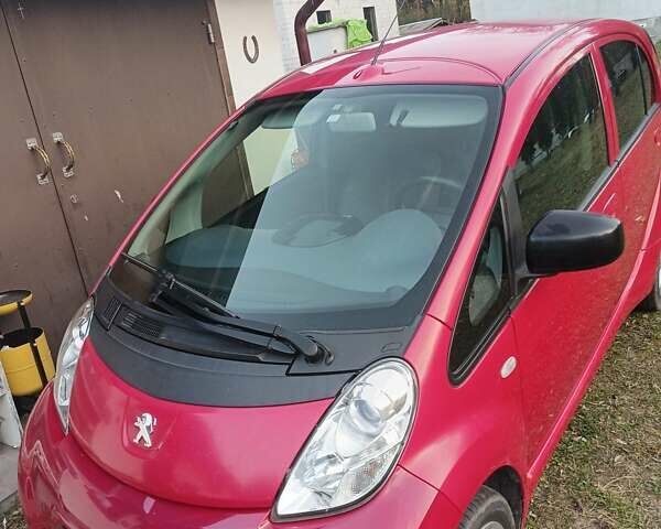 Красный Пежо иOн, объемом двигателя 0 л и пробегом 120 тыс. км за 4400 $, фото 1 на Automoto.ua