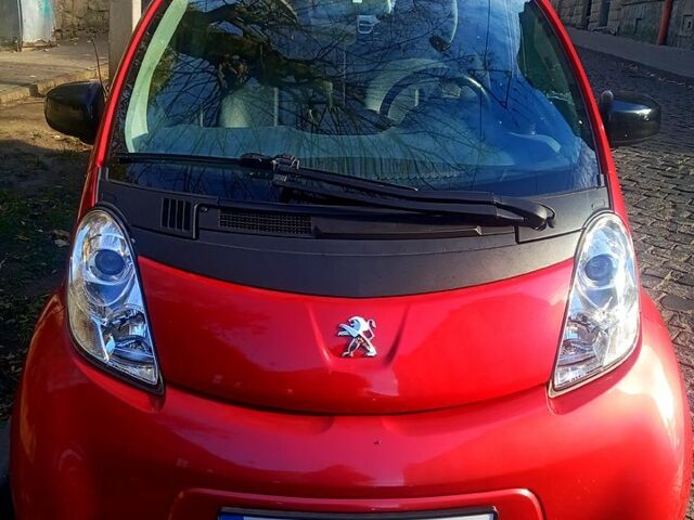 Красный Пежо иOн, объемом двигателя 0 л и пробегом 46 тыс. км за 5200 $, фото 1 на Automoto.ua