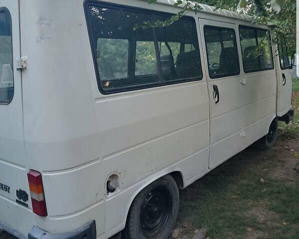 Белый Пежо J9 Karsan, объемом двигателя 2.5 л и пробегом 110 тыс. км за 900 $, фото 1 на Automoto.ua