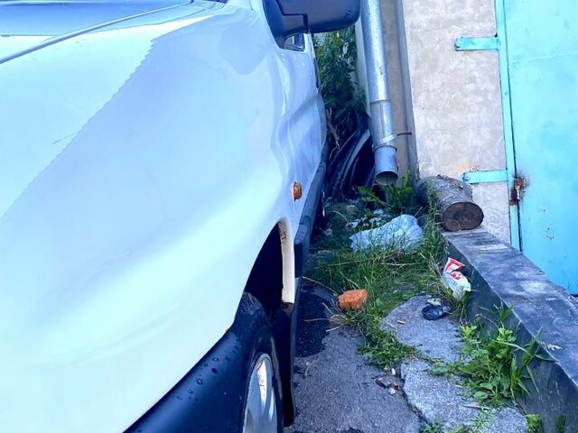 Белый Пежо Partner, объемом двигателя 1.9 л и пробегом 340 тыс. км за 2100 $, фото 1 на Automoto.ua